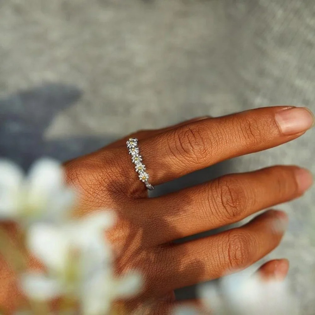 טבעת מרגריט מכסף מתכווננת וצבועה ביד