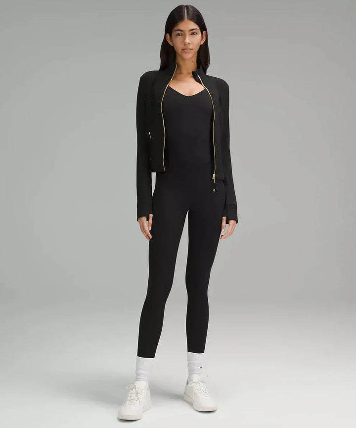 IVELYN™ | קסם חיצוני חסר זמן