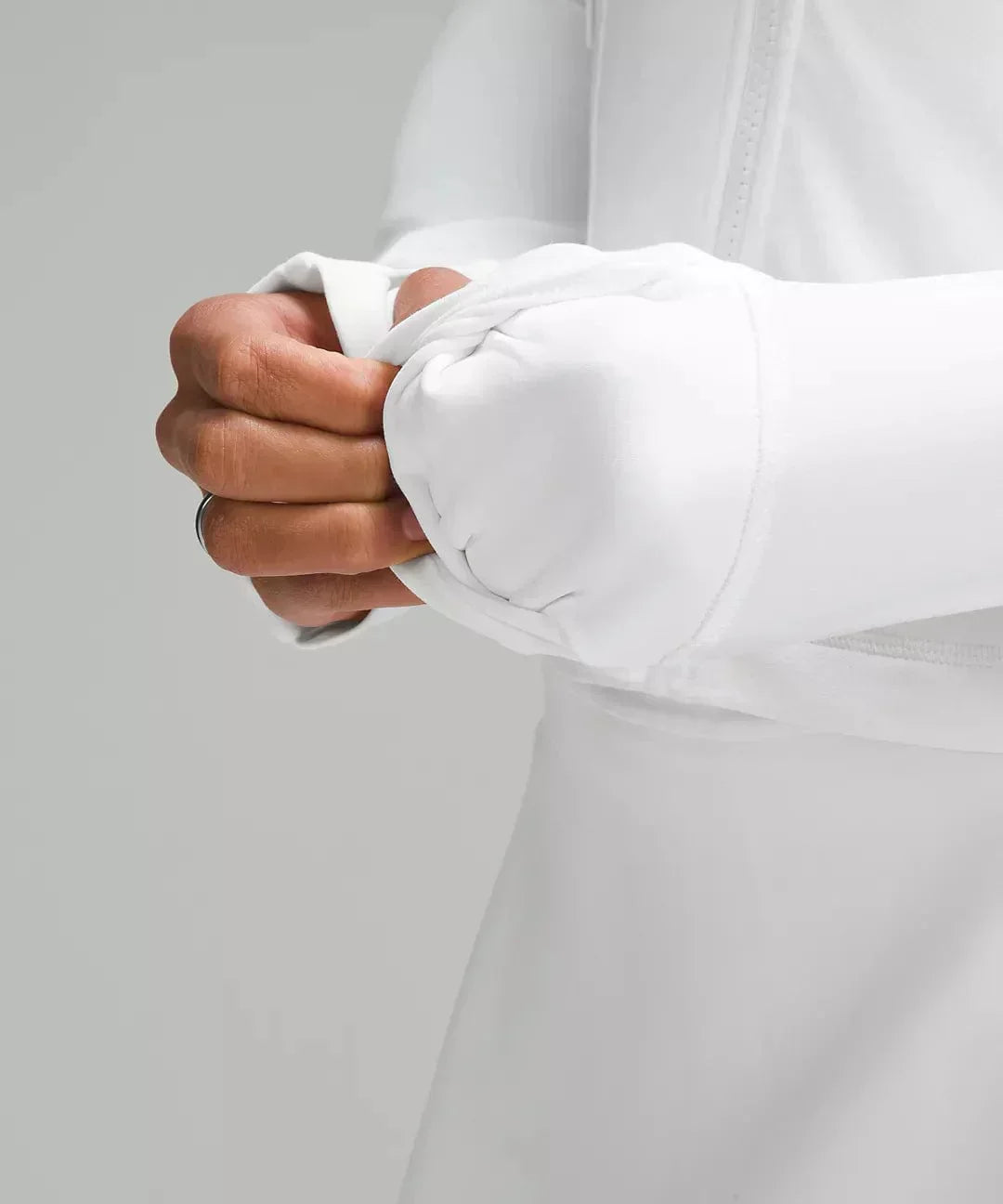 IVELYN™ | קסם חיצוני חסר זמן