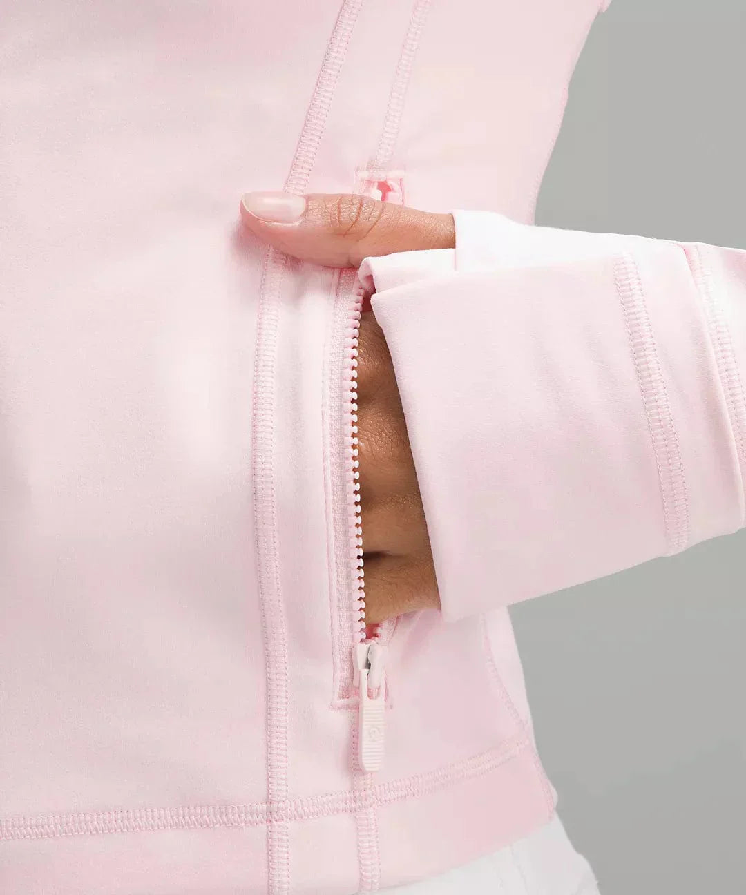 IVELYN™ | קסם חיצוני חסר זמן