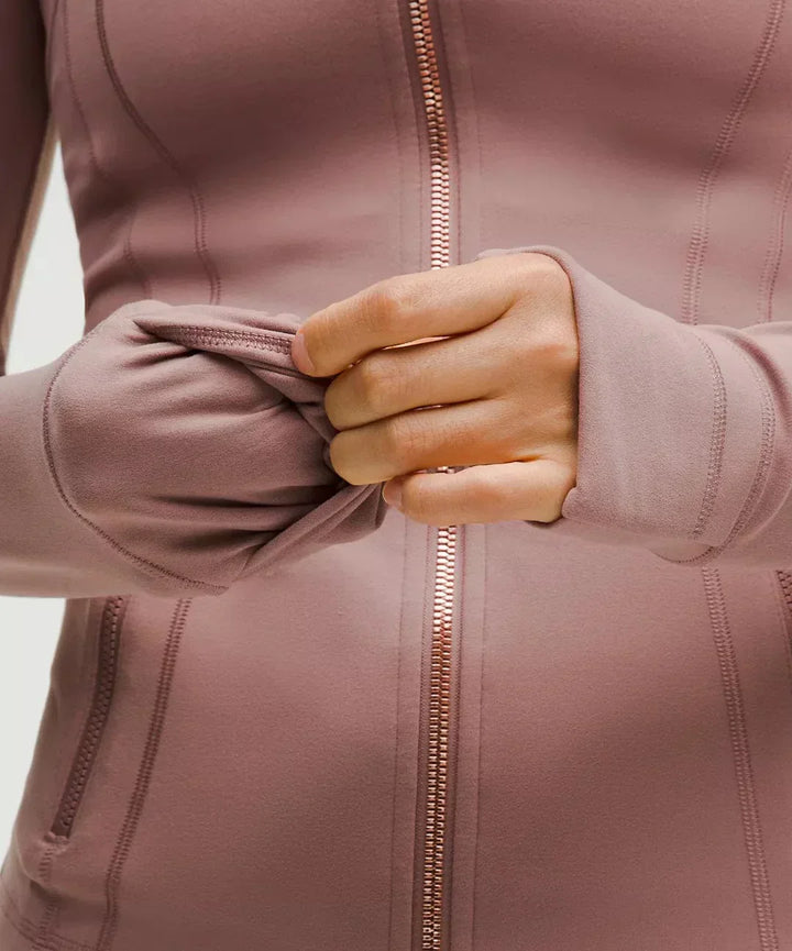 IVELYN™ | קסם חיצוני חסר זמן