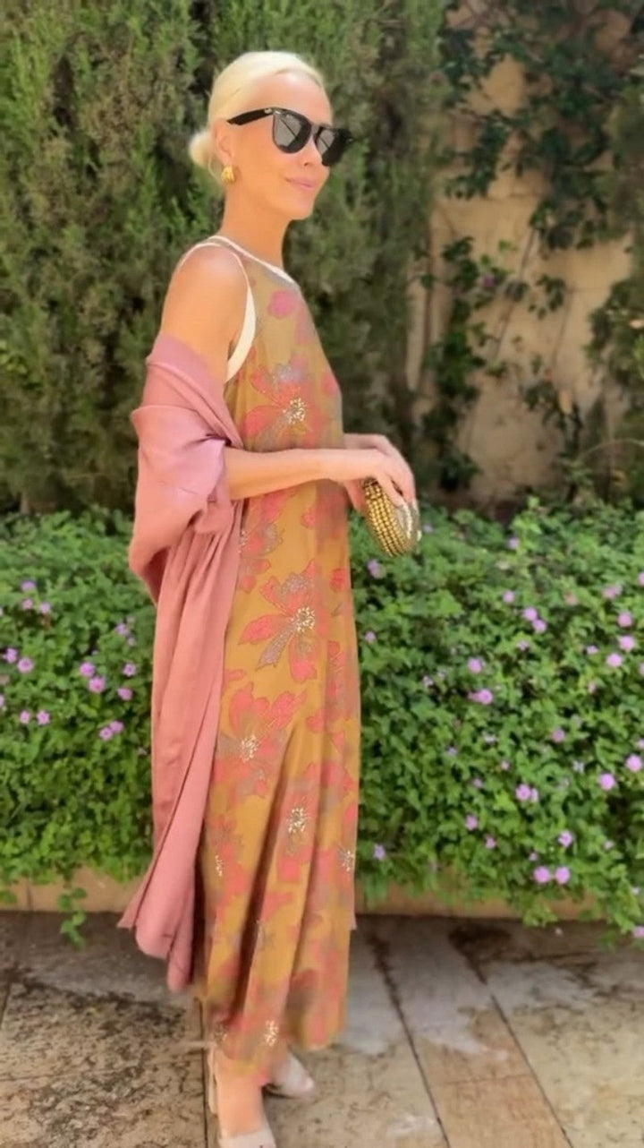 FLORA שמלה ארוכה אלגנטית עם צעיף תואם